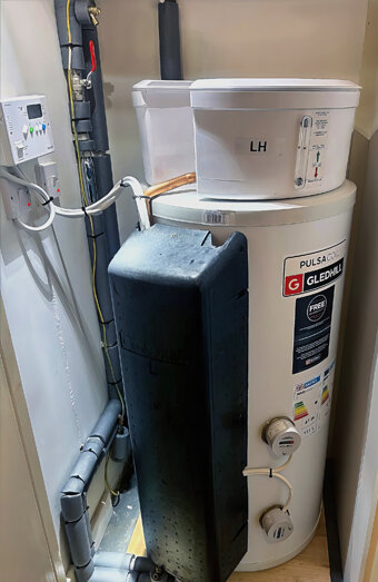 https://mosmanparkhotwater.com.au/uploads/2025/06/electric-hot-water-system-70649.jpg