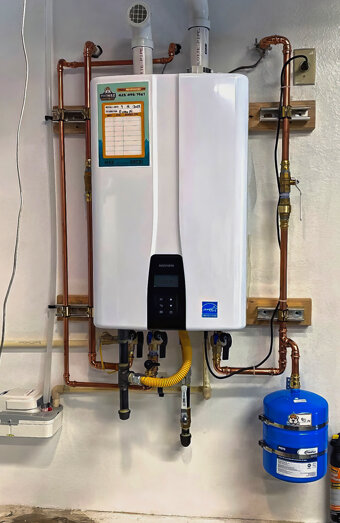 https://mosmanparkhotwater.com.au/uploads/2025/06/hot-water-33549.jpg