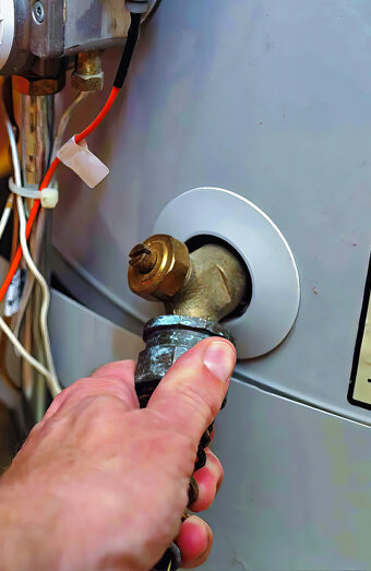 https://mosmanparkhotwater.com.au/uploads/2025/06/hot-water-servicing-21854.jpg